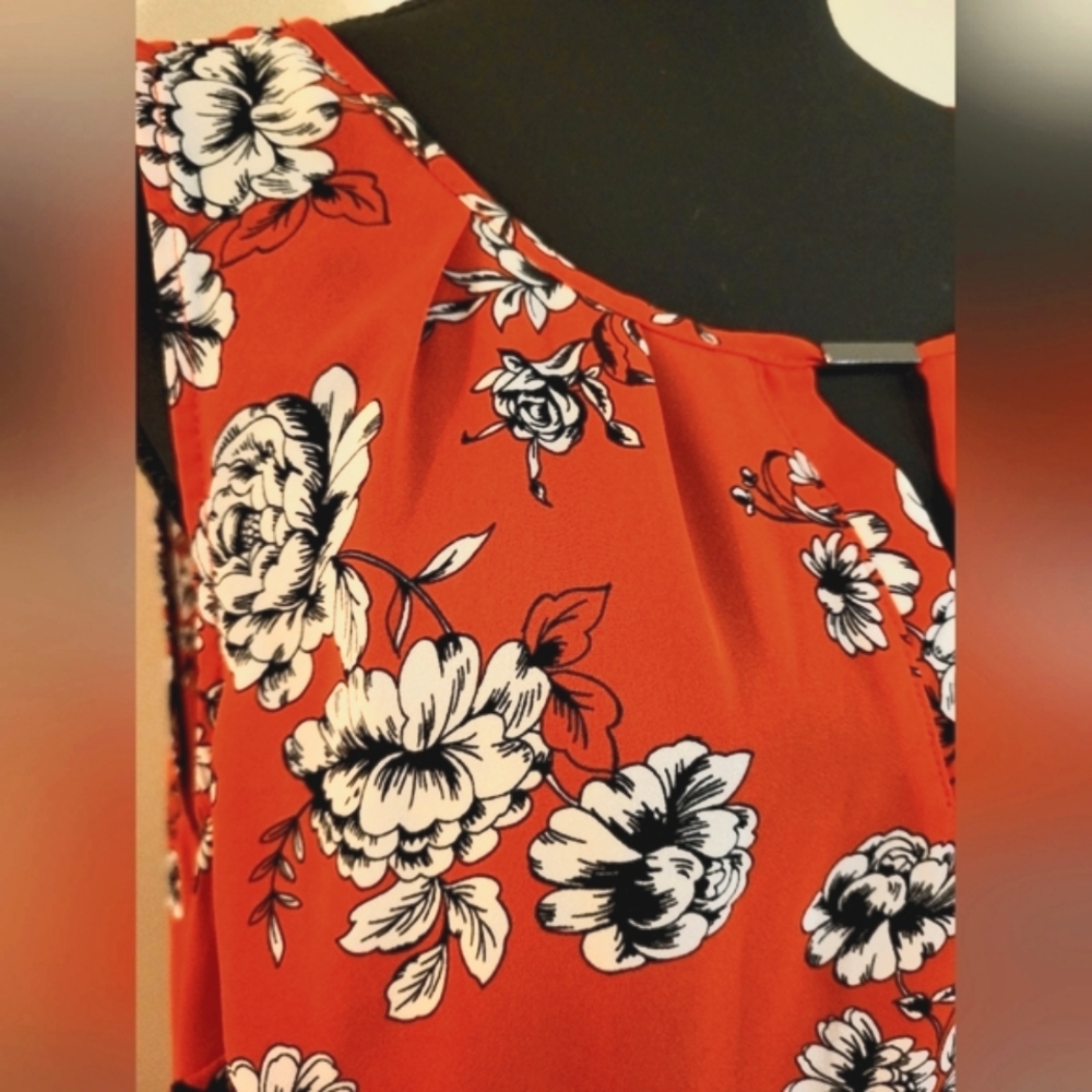 TORRID Red, Black, & White Floral Sleeveless Top (Torrid Size 0/Large) - Picture 7 of 15
